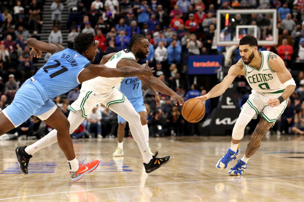 辄被动挨打 辄被动挨打