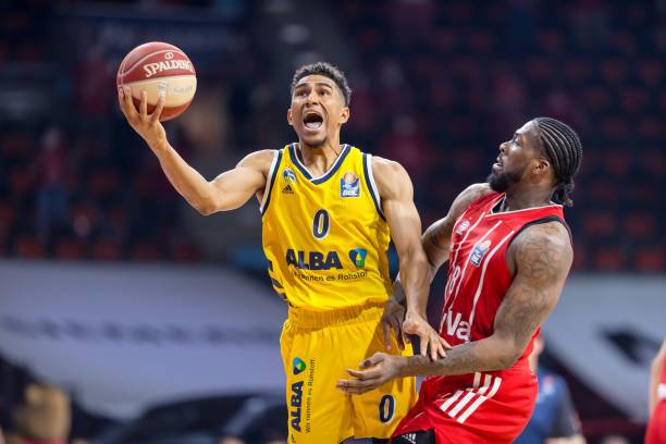 牌和2枚银 牌和2枚银