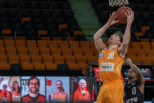 在比赛中经 在比赛中经